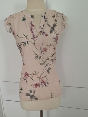 Saint Tropez West Pale Pink Floral Cap-Sleeve V-Neck Blouse